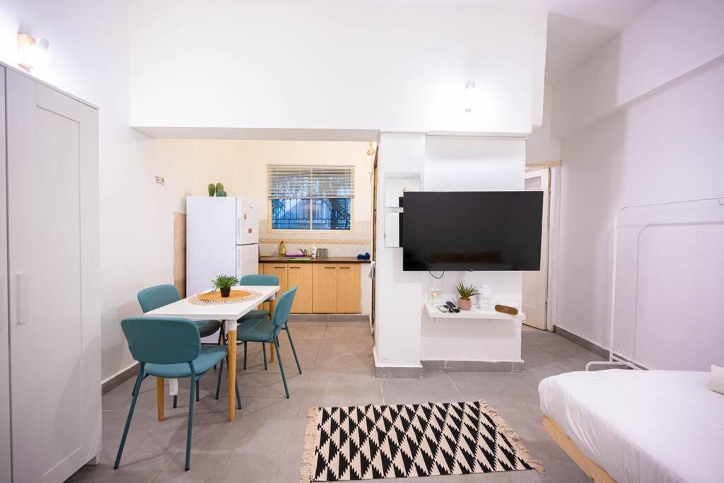 Studio Apartment In Ben Yehuda Cozy And Convinent Tel Aviv Exteriör bild