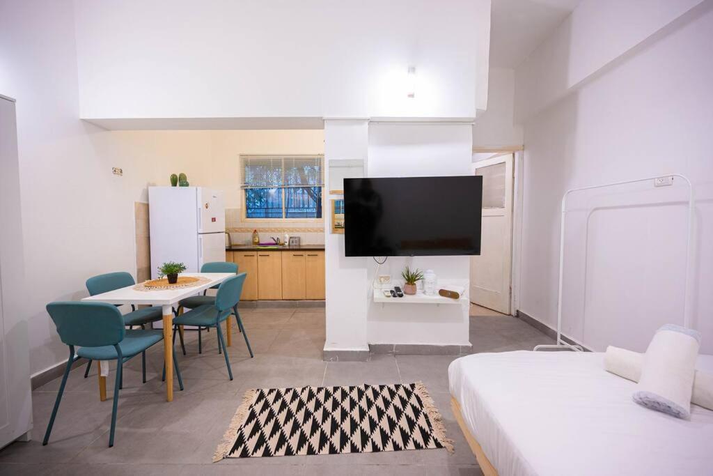 Studio Apartment In Ben Yehuda Cozy And Convinent Tel Aviv Exteriör bild