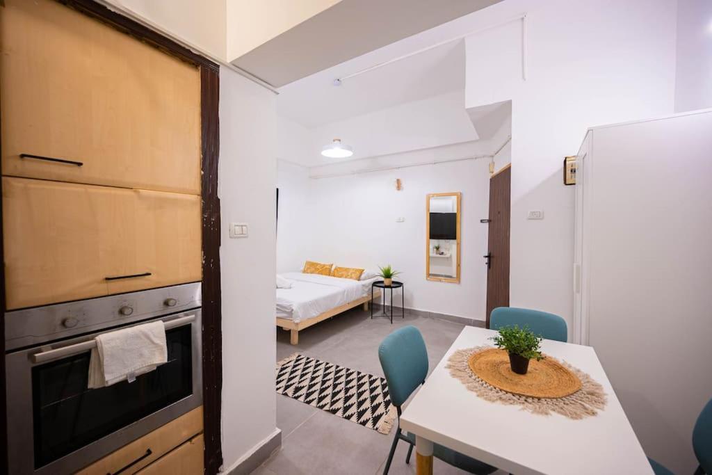 Studio Apartment In Ben Yehuda Cozy And Convinent Tel Aviv Exteriör bild