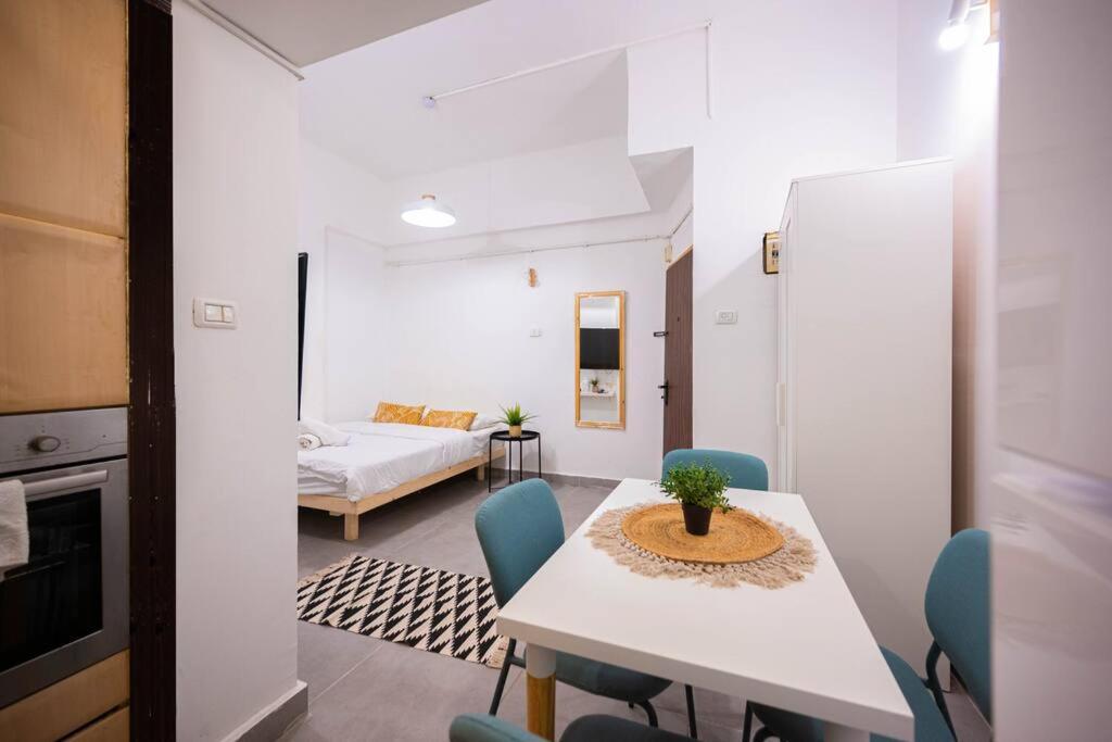 Studio Apartment In Ben Yehuda Cozy And Convinent Tel Aviv Exteriör bild